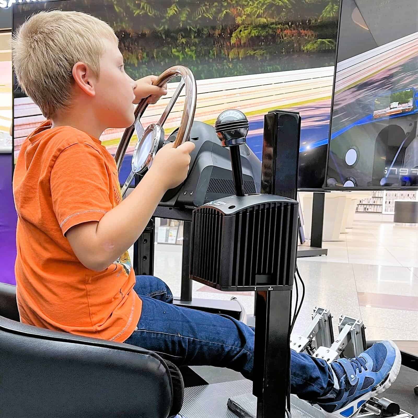 RoarFun Clients Olympia Shopping center promo event to get more customers and kids with immersive Vintage motion VR simulator to get kids attention